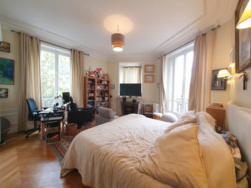Studio - 231 m² - 9 pièces