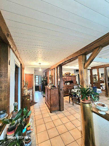 Maison - 214 m² - 9 pièces