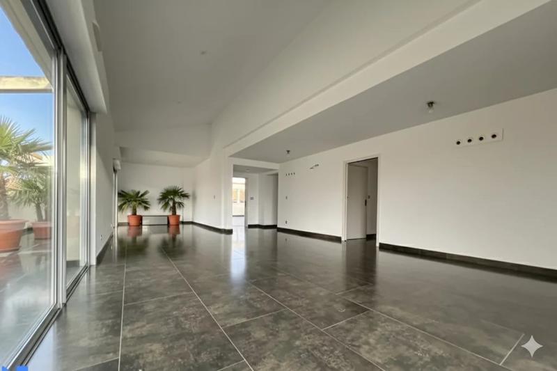 Appartement - 224 m² - 6 pièces