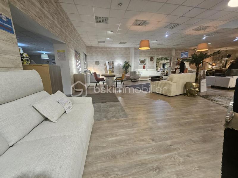 Local commercial - 1 930 m² - 5 pièces