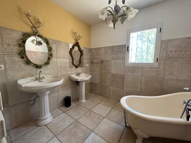 Maison - 535 m² - 13 pièces