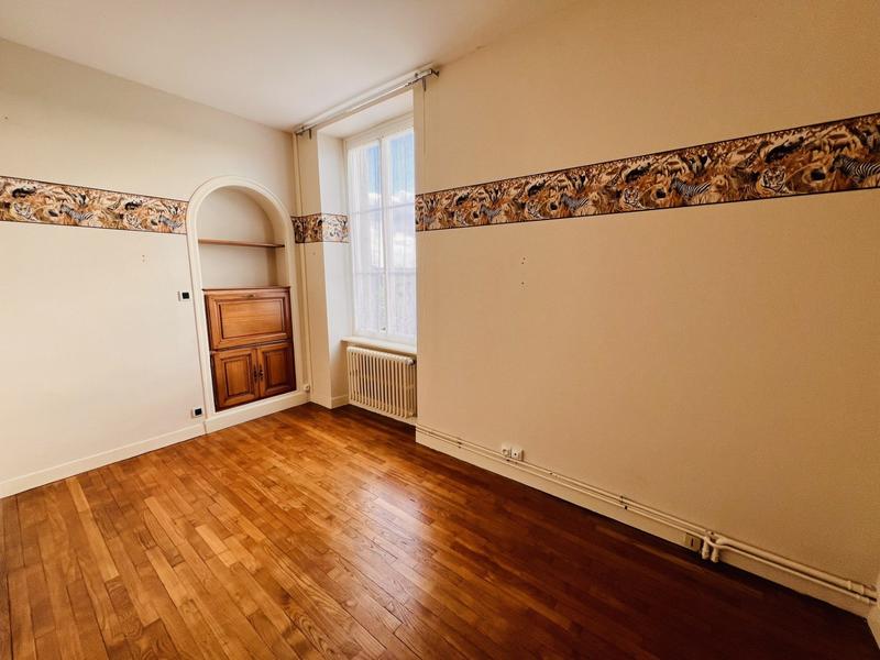 Maison ancienne - 210 m² - 18 pièces
