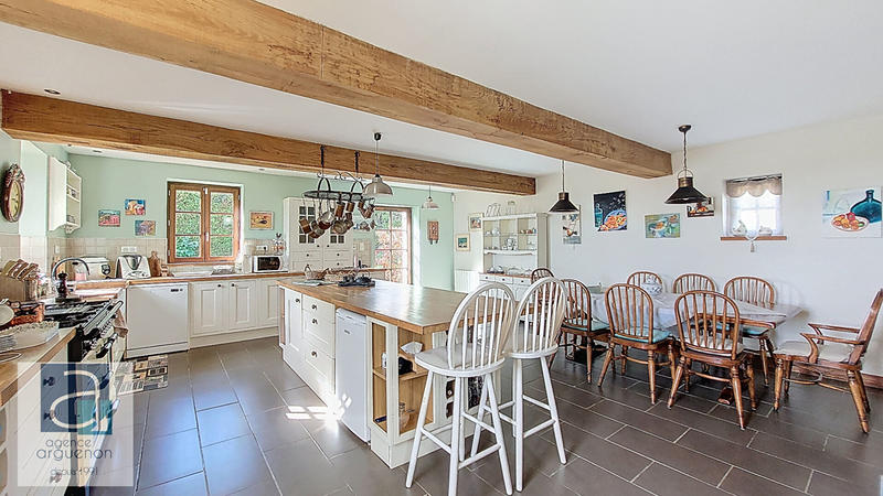 Maison - 220 m² - 5 pièces