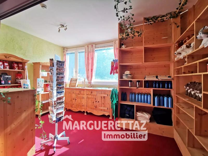 Propriété - 3 500 m² - 70 pièces