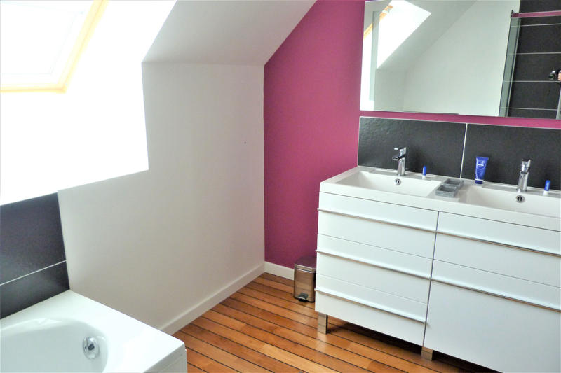 Maison - 201 m² - 9 pièces