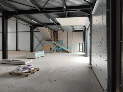 Local d'activités - 617 m²