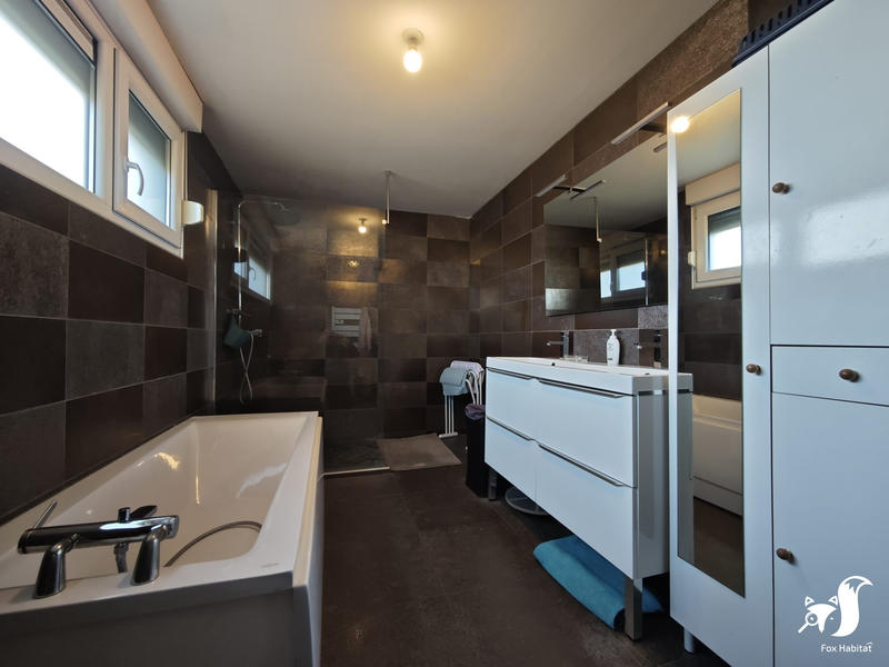 Maison - 243 m² - 11 pièces