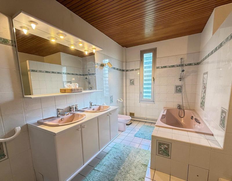 Maison - 199 m² - 6 pièces