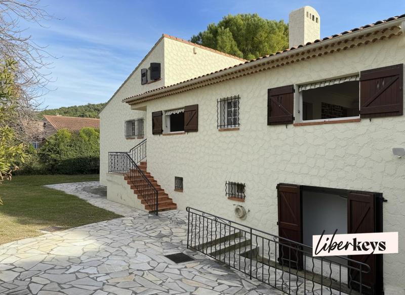 Maison - 280 m² - 12 pièces