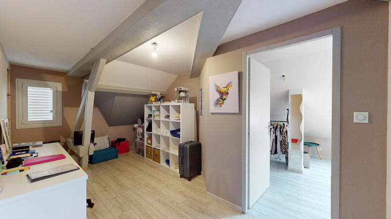 Maison - 300 m² - 11 pièces