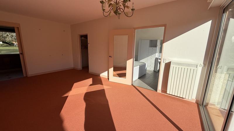 Maison - 235 m² - 7 pièces