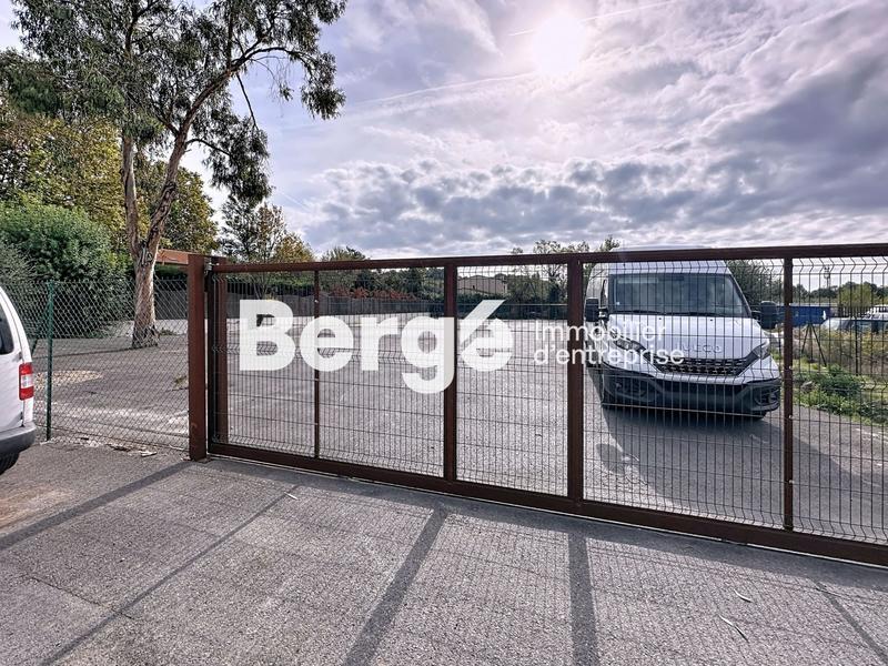 Terrain commercial - 1 800 m²