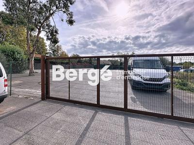 Terrain commercial - 1 800 m²