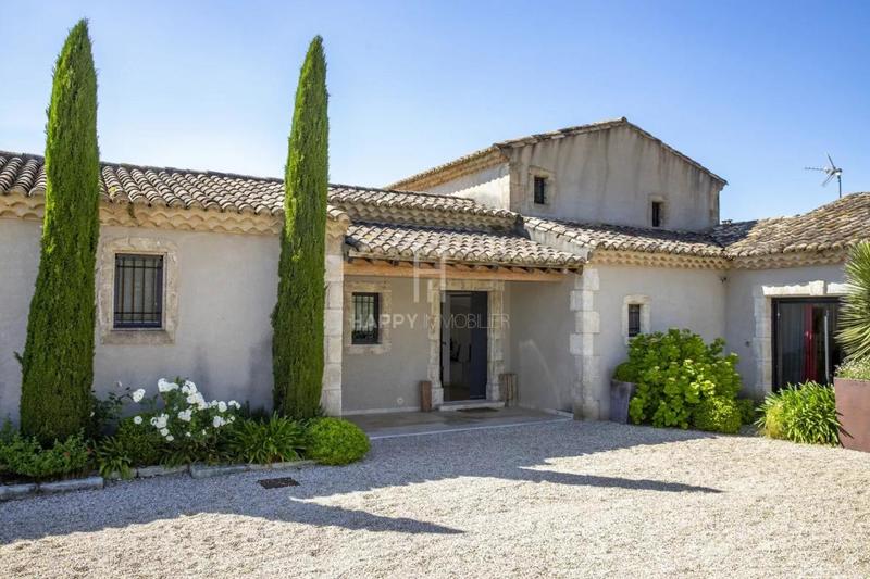 Propriété - 240 m² - 9 pièces