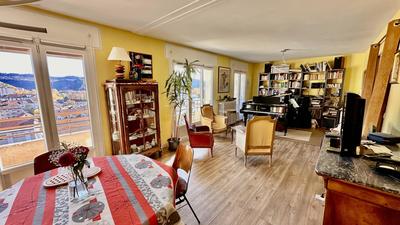 Appartement - 133 m² - 6 pièces