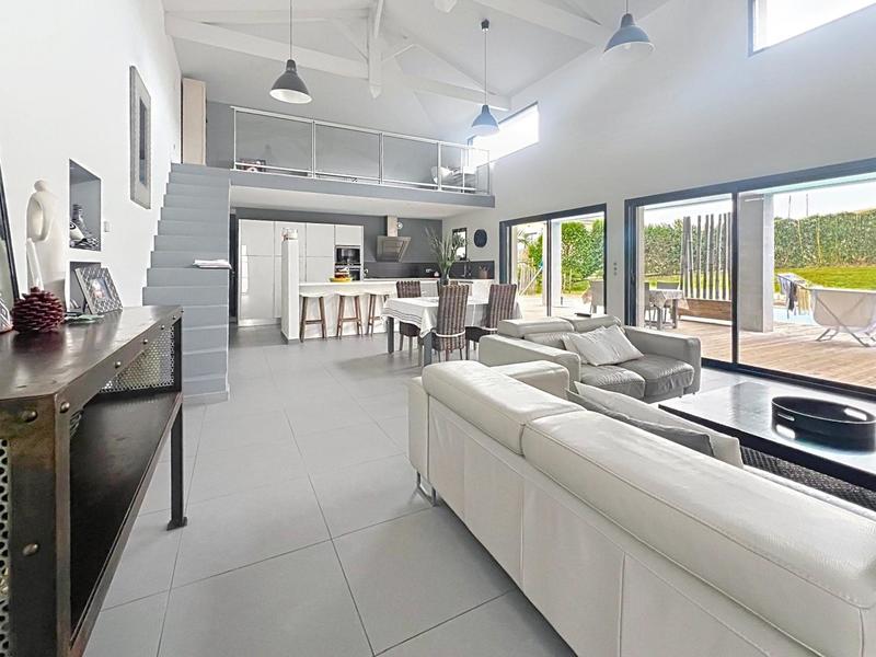 Maison - 185 m² - 5 pièces