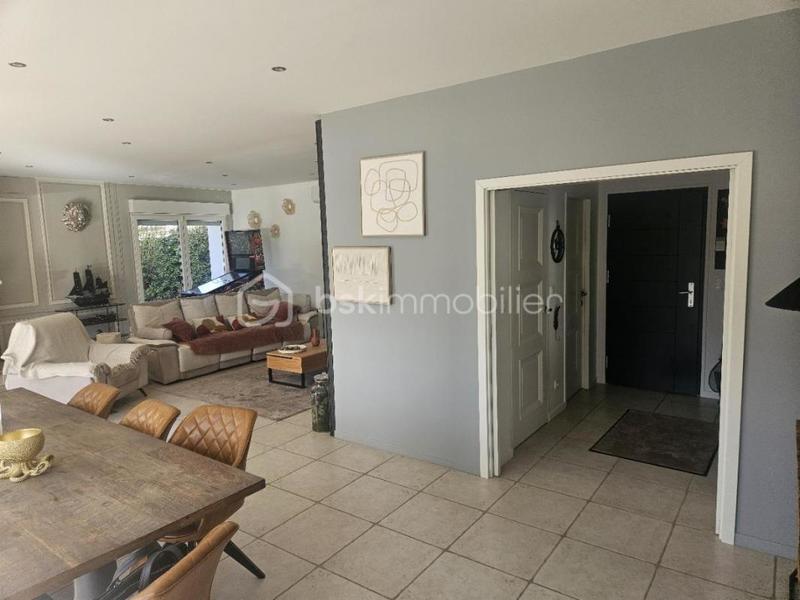 Demeure - 197 m² - 6 pièces