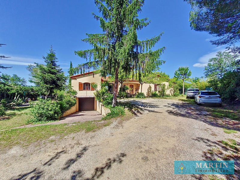 Villa - 185 m² - 9 pièces