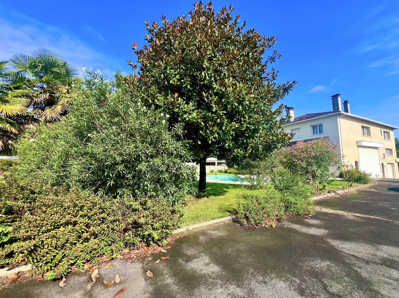 Villa - 280 m² - 9 pièces