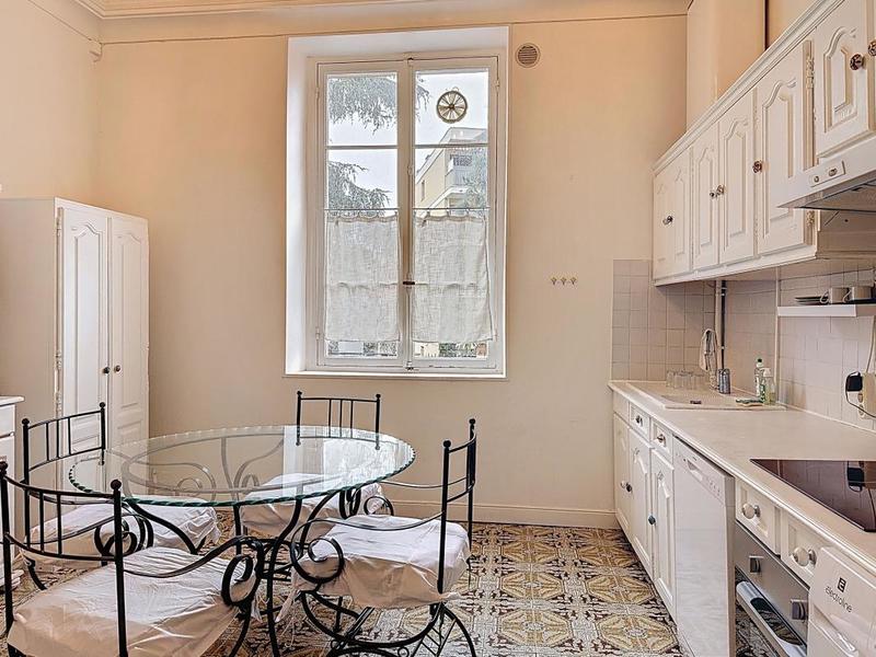 Appartement - 100 m² - 2 pièces