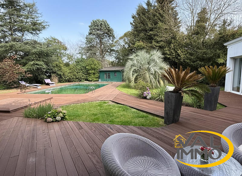 Villa - 320 m² - 8 pièces