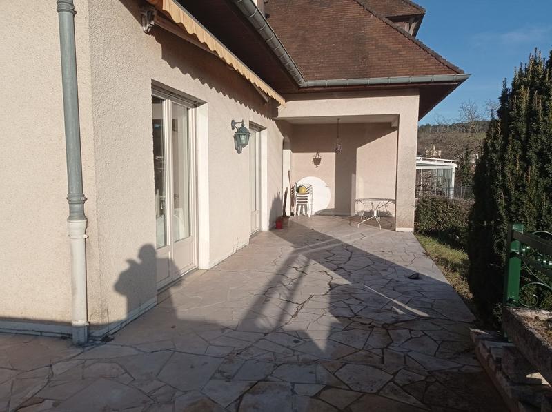 Maison traditionnelle - 228 m² - 7 pièces