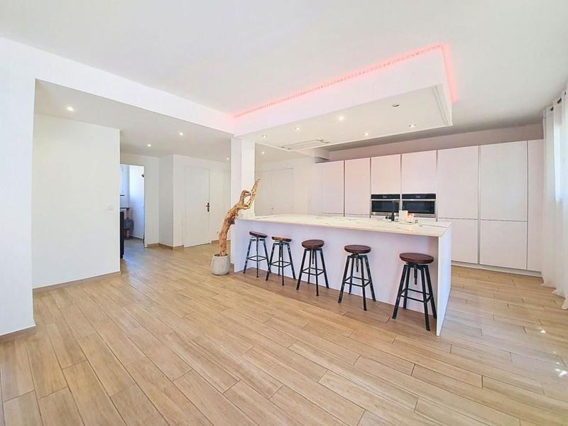 Maison - 186 m² - 5 pièces