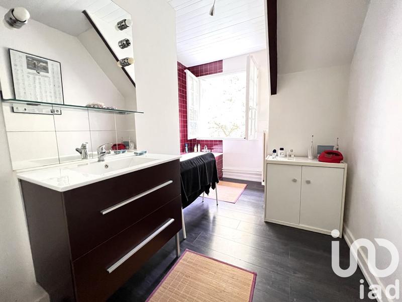 Maison - 208 m² - 8 pièces