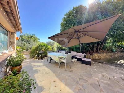 Propriété - 192 m² - 8 pièces