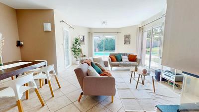 Maison - 199 m² - 7 pièces