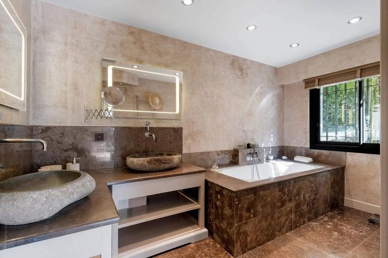 Villa - 300 m² - 8 pièces