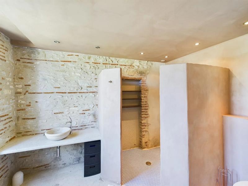 Propriété - 1 000 m² - 10 pièces