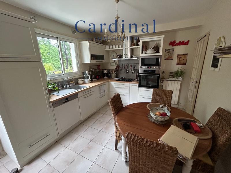 Maison - 220 m² - 13 pièces