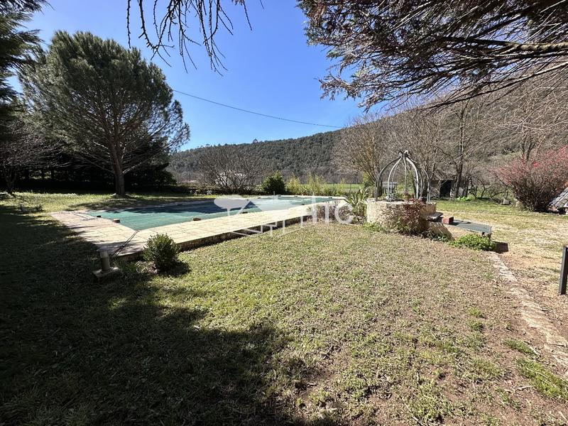 Maison - 196 m² - 8 pièces