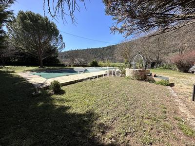 Maison - 196 m² - 8 pièces