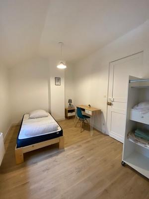 Chambre - 14 m² - 7 pièces