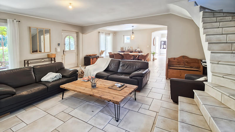 Maison - 213 m² - 7 pièces