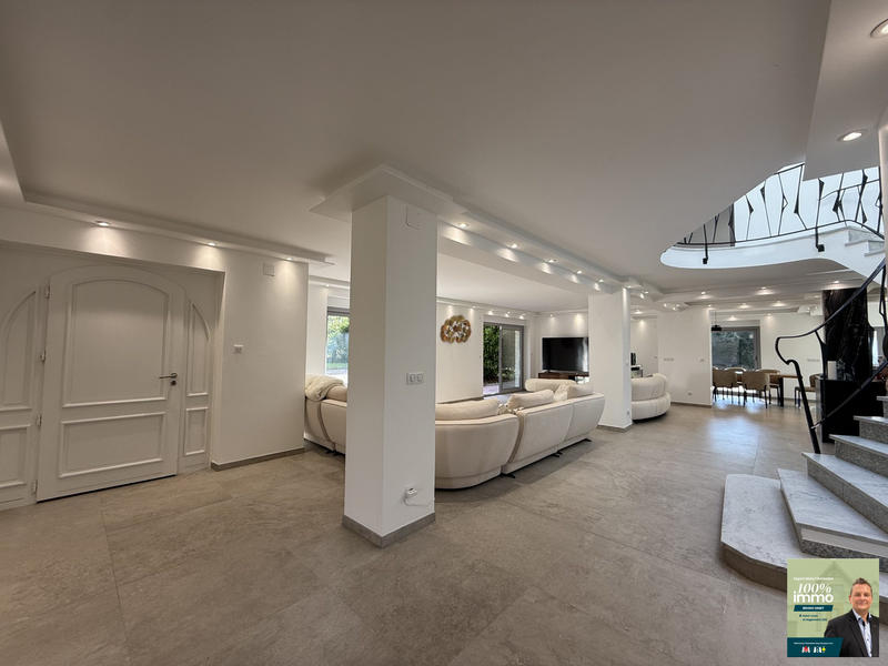 Villa - 486 m² - 11 pièces