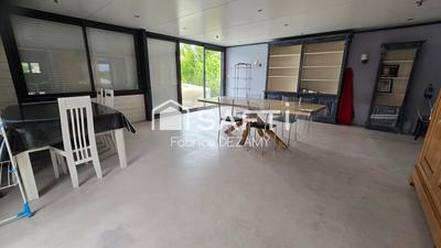 Maison - 202 m² - 7 pièces