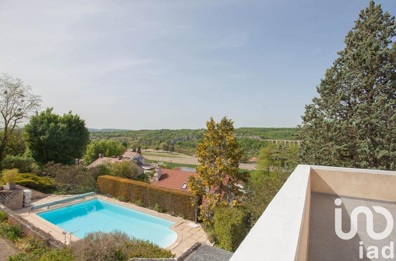 Maison - 270 m² - 8 pièces