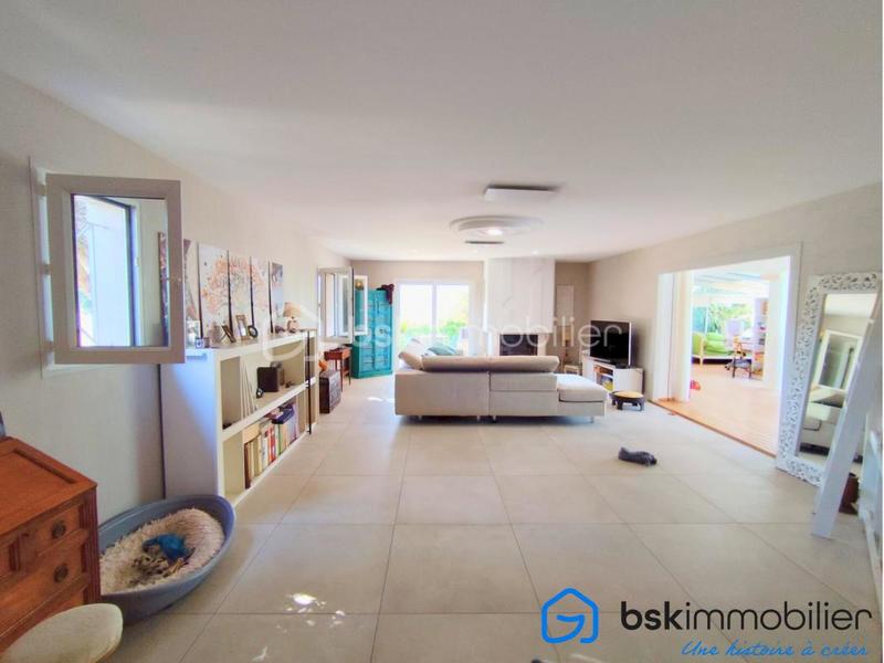 Villa - 237 m² - 6 pièces