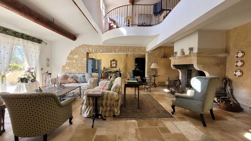 Mas - 691 m² - 13 pièces