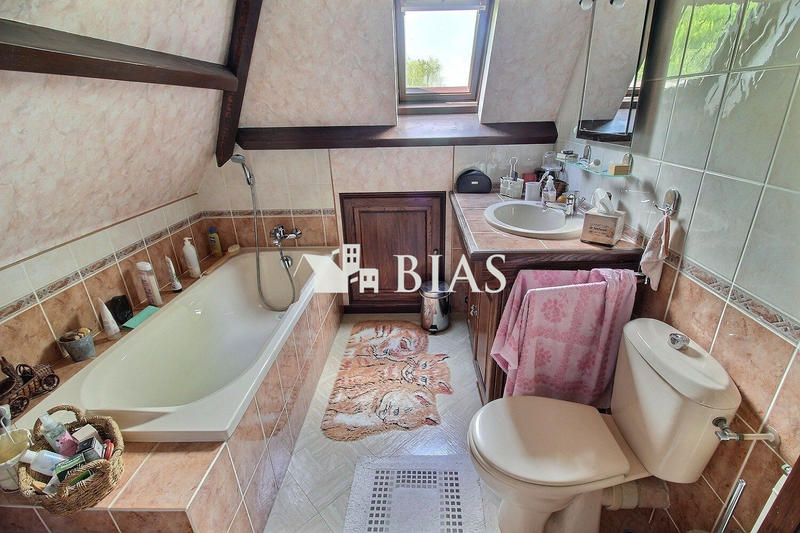 Maison - 210 m² - 11 pièces