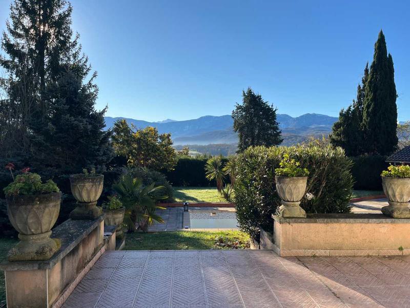 Maison - 370 m² - 7 pièces