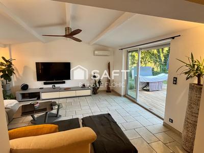 Maison - 234 m² - 8 pièces