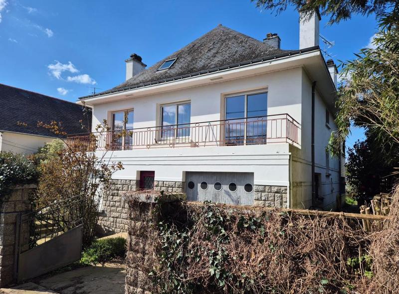 Maison - 240 m² - 9 pièces