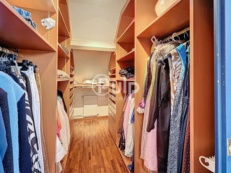 Pavillon - 207 m² - 12 pièces