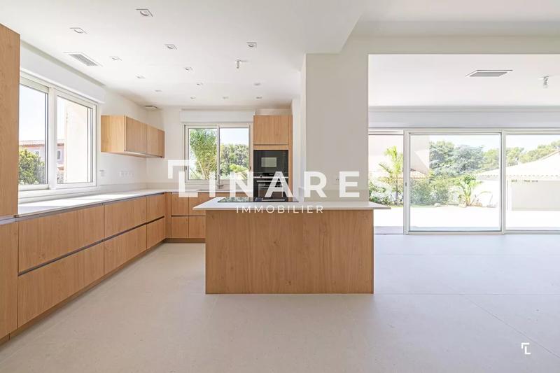 Maison - 196 m² - 6 pièces