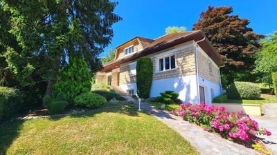 Maison traditionnelle - 188 m² - 8 pièces