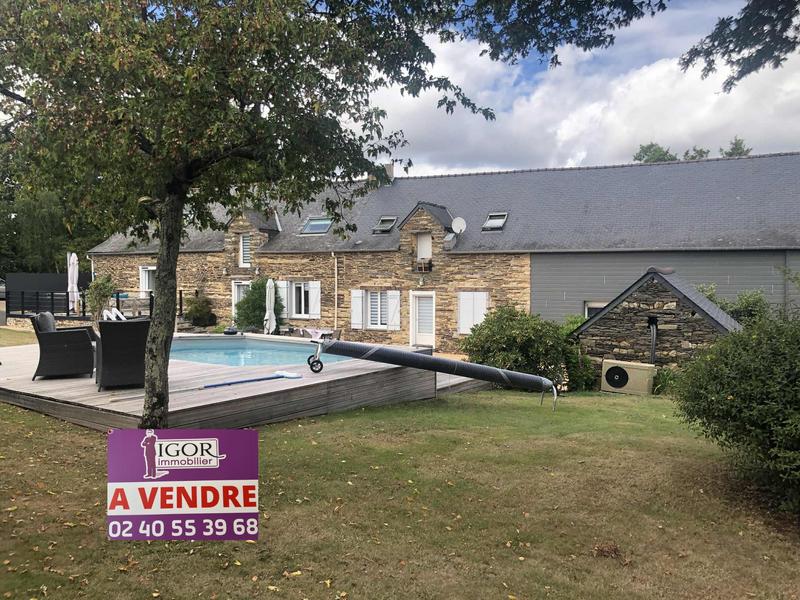 Maison - 204 m² - 7 pièces